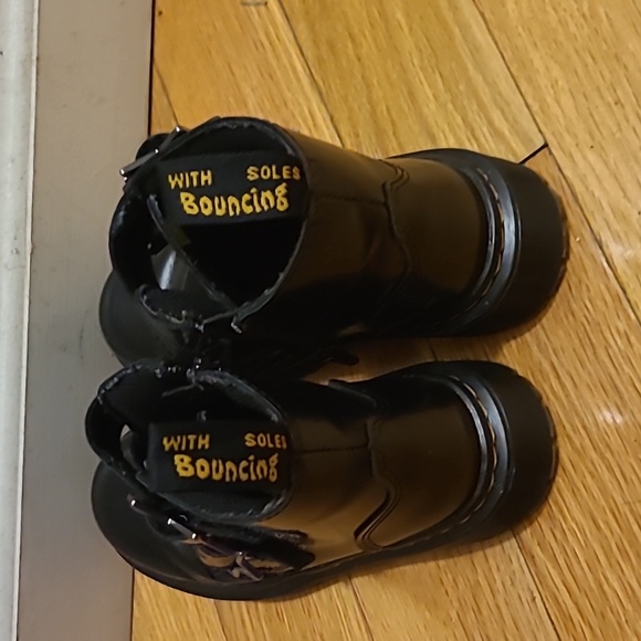 Dr. Martens Devon Bex Star Buckle Leather Black Ankle Boots Kids Size US 1 - Picture 2 of 5